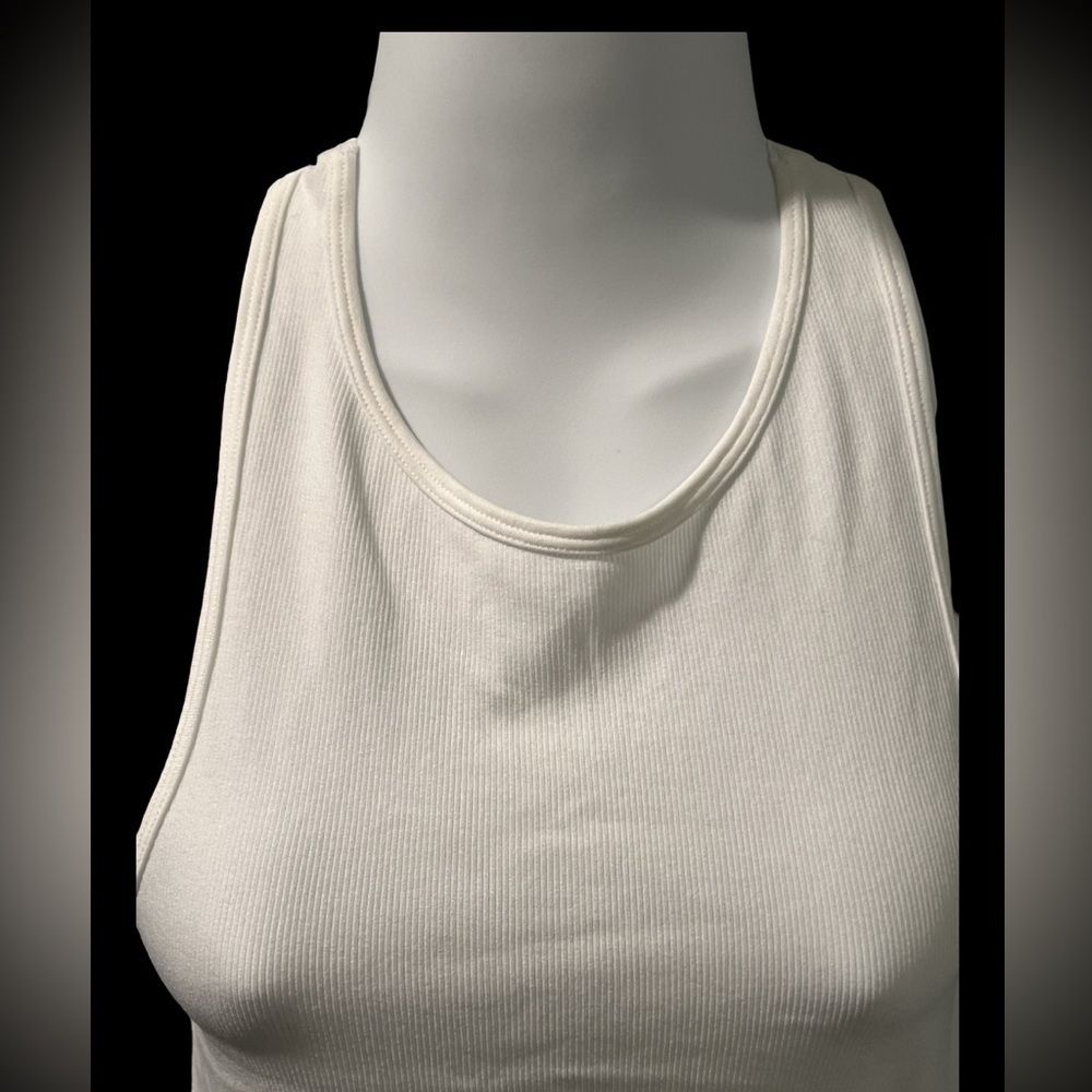 🇺🇸$5🇺🇸Chelsea & Violet White Ribbed Razor Back Ribbed Tank Top XS/S - Picture 2 of 3